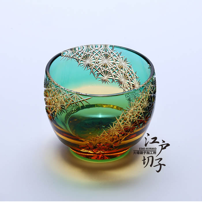 猪口 光る宙【緑/琥珀】 – 江戸切子 大場硝子加工所